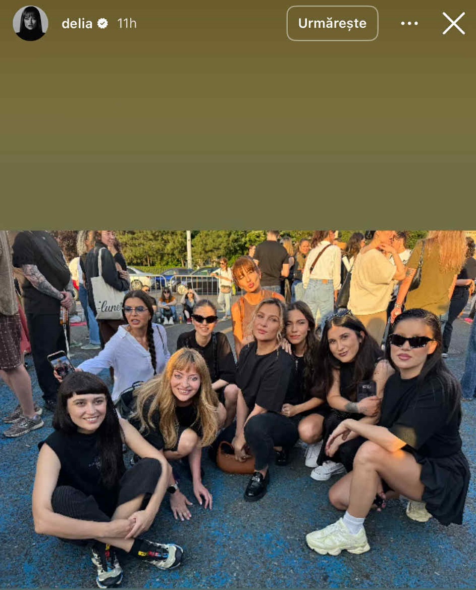 Imagini cu vedetele la protestul din Piața Victoriei după moartea Teodorei Marcu. Delia, Theo Rose și Irina Rimes au cerut dreptate