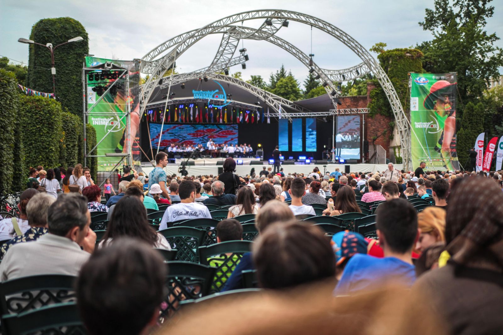 REPORTAJ: Primul festival folcloric din România sub patronajul UNESCO dedicat morților Revoluției din 1989: Festivalul Inimilor de la Timișoara