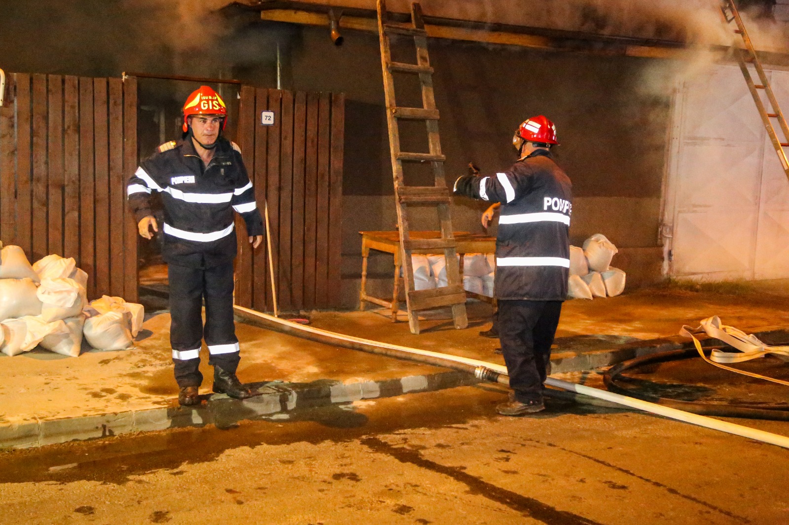O persoană a fost găsită moartă după un incendiu izbucnit în sectorul 5 din București