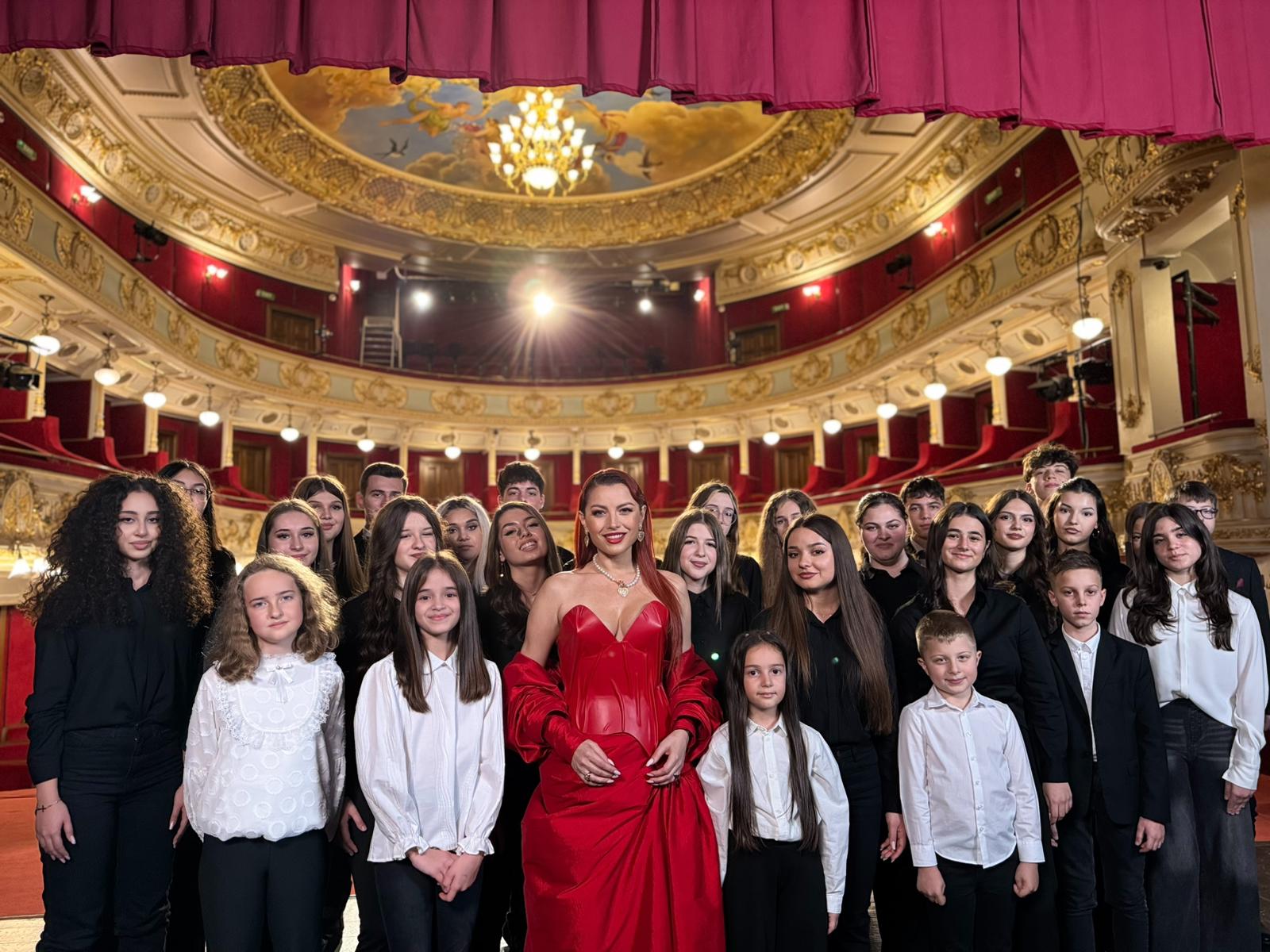 Elena Gheorghe cântă alături de fiica ei, Amelie. Artista a lansat un proiect la care a lucrat 14 ani