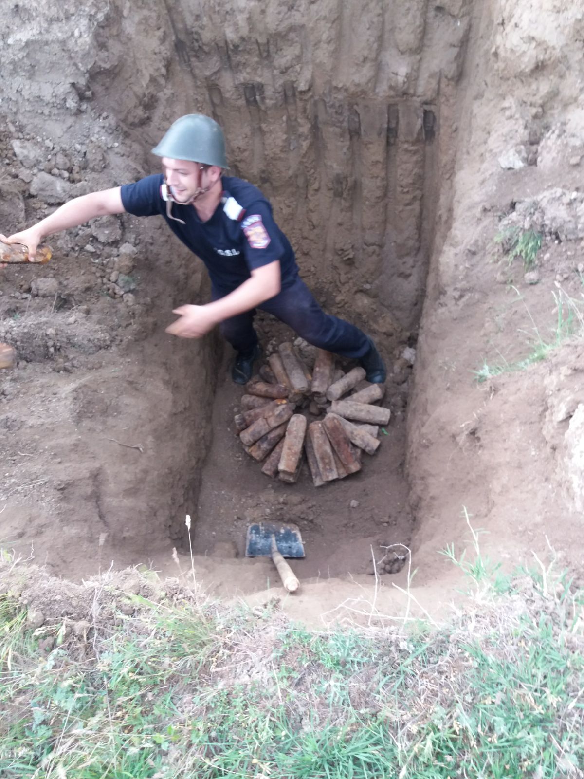 Depozit de muniție descoperit într-o comună din Tulcea. Pirotehniștii au căutat două zile să găsească toată muniția