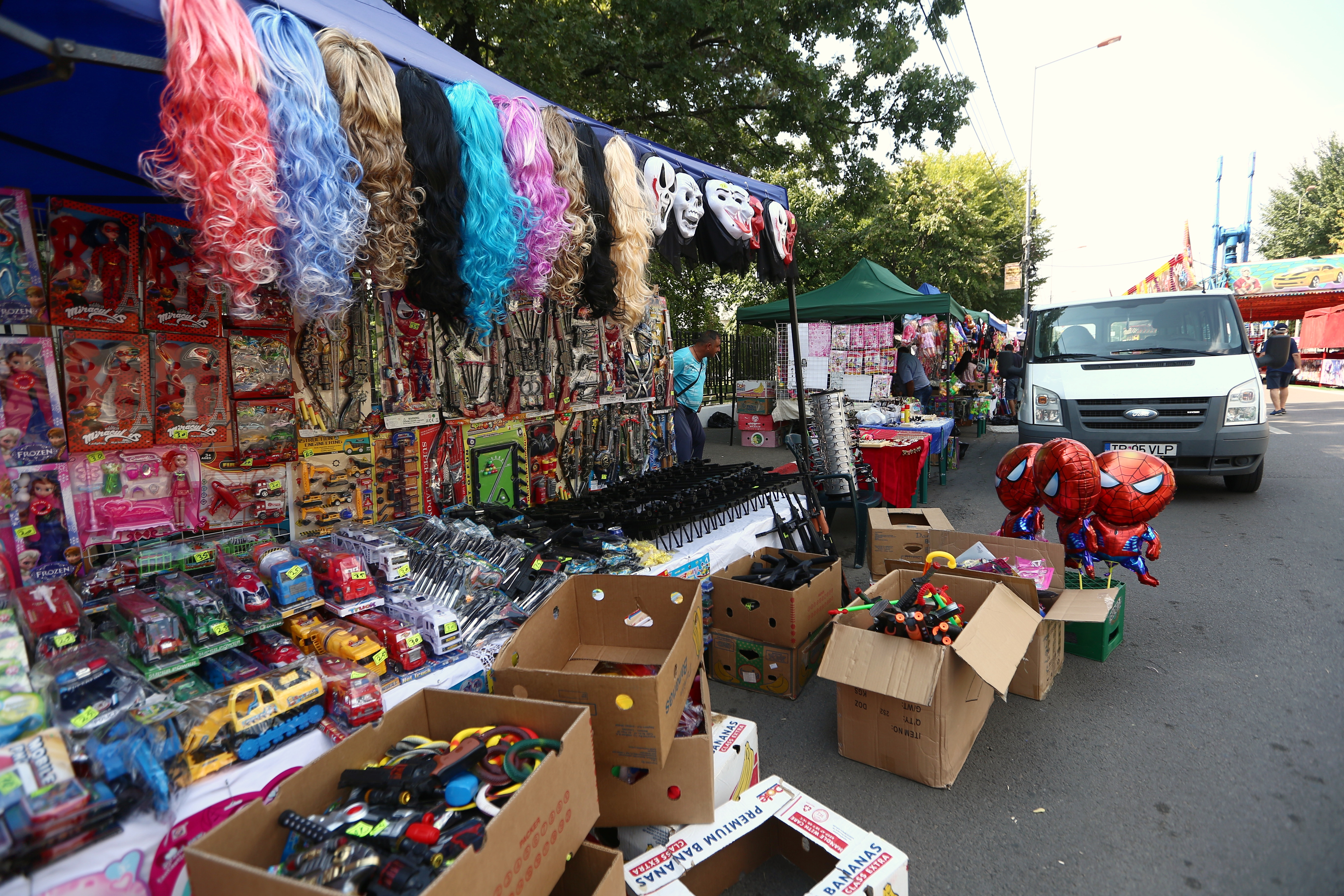 Zilele Alexandriei – "bâlci" sătesc cu mici, bere și produse contrafăcute - VIDEO&FOTO