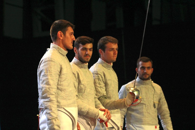 Simona Pop și Tibi Dolniceanu sunt campionii României la spadă, respectiv la sabie / FOTO