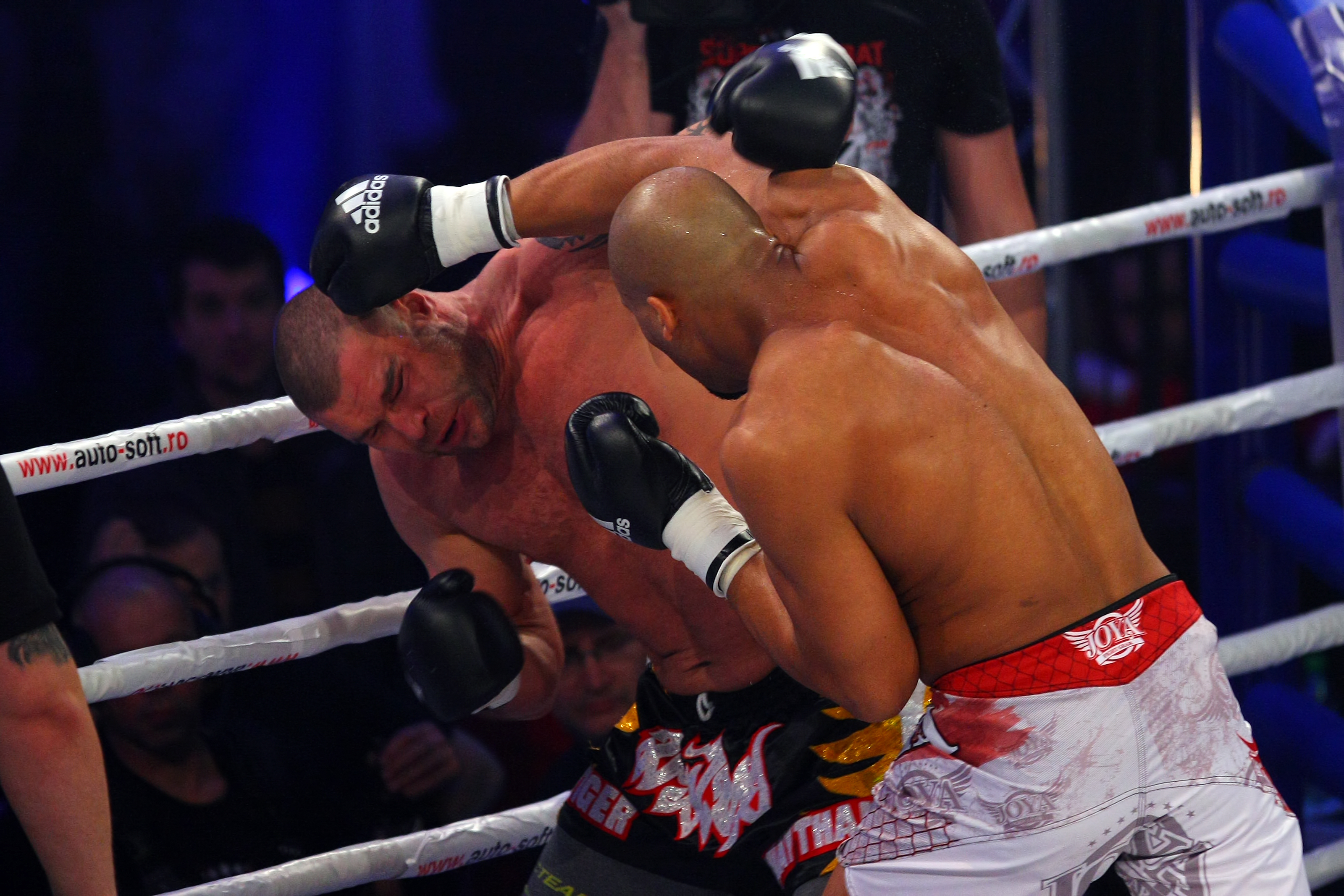 Meciul în urma căruia Amansio Paraschiv a devenit campion mondial Superkombat New Heroes! VIDEO& FOTO