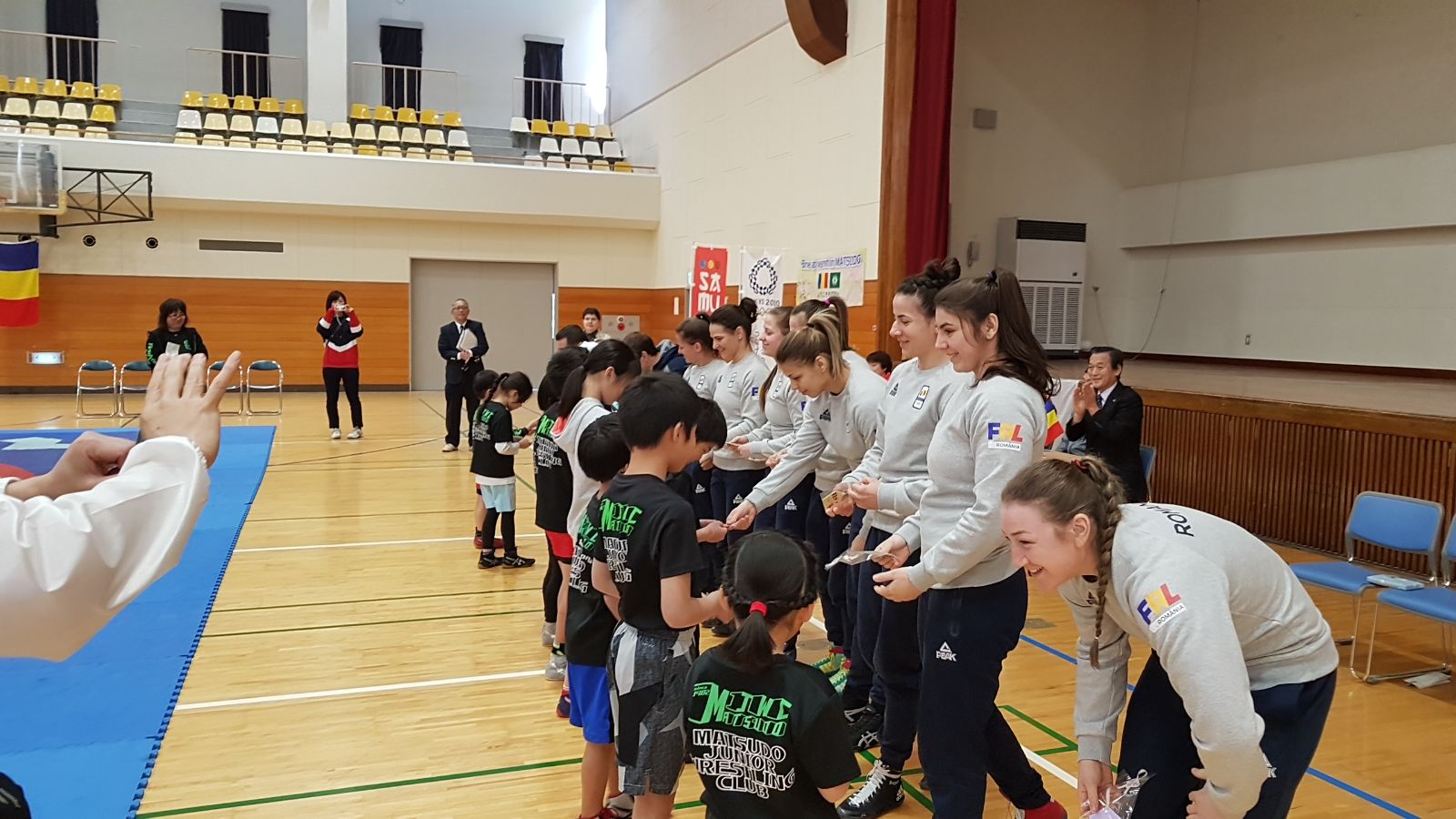 Luptătoarele din România s-au costumat în samurai la Cupa Mondială din Japonia | GALERIE FOTO