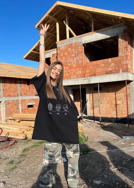 Iuliana Beregoi și-a cumpărat casă la doar 18 ani: „Universul știe cum să facă să te uimească, dacă muncești”