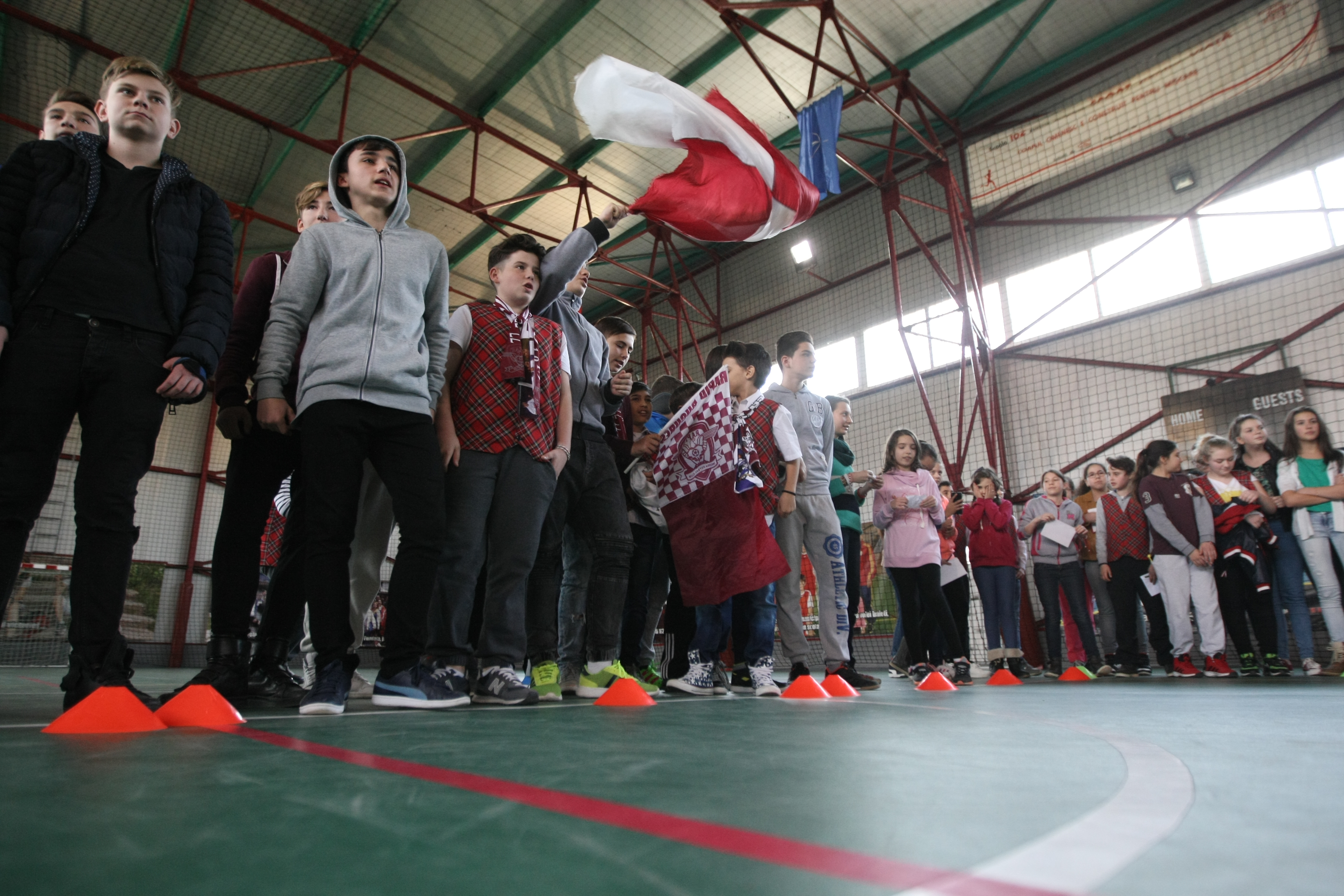 Rapidiștii au împărțit bilete la Școala nr. 162 din Giulești. Vineri, Rapid - Dunărea Călărași, derby-ul din Liga 2/ FOTO