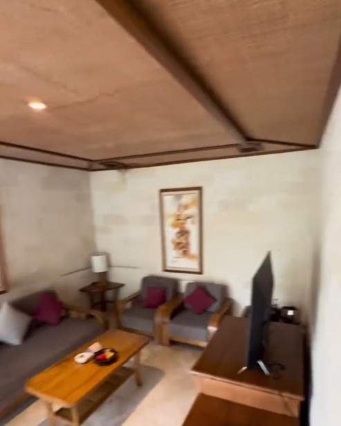 Cum arată camera din Bali în care s-au cazat Smiley și Gina Pistol. Ce le-a ieșit în cale când au ajuns la hotel: „Semn de belșug”
