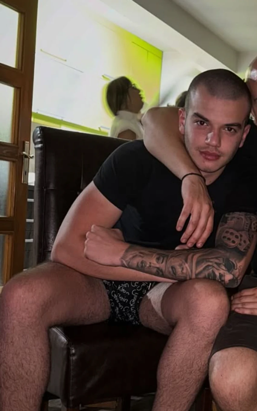 Mateja je brat poznate pevačice, a bio je u vezi sa rijaliti zvezdom: Njegova sestra ne odbija fotografisanje sa obožavaocima čak ni kada jede