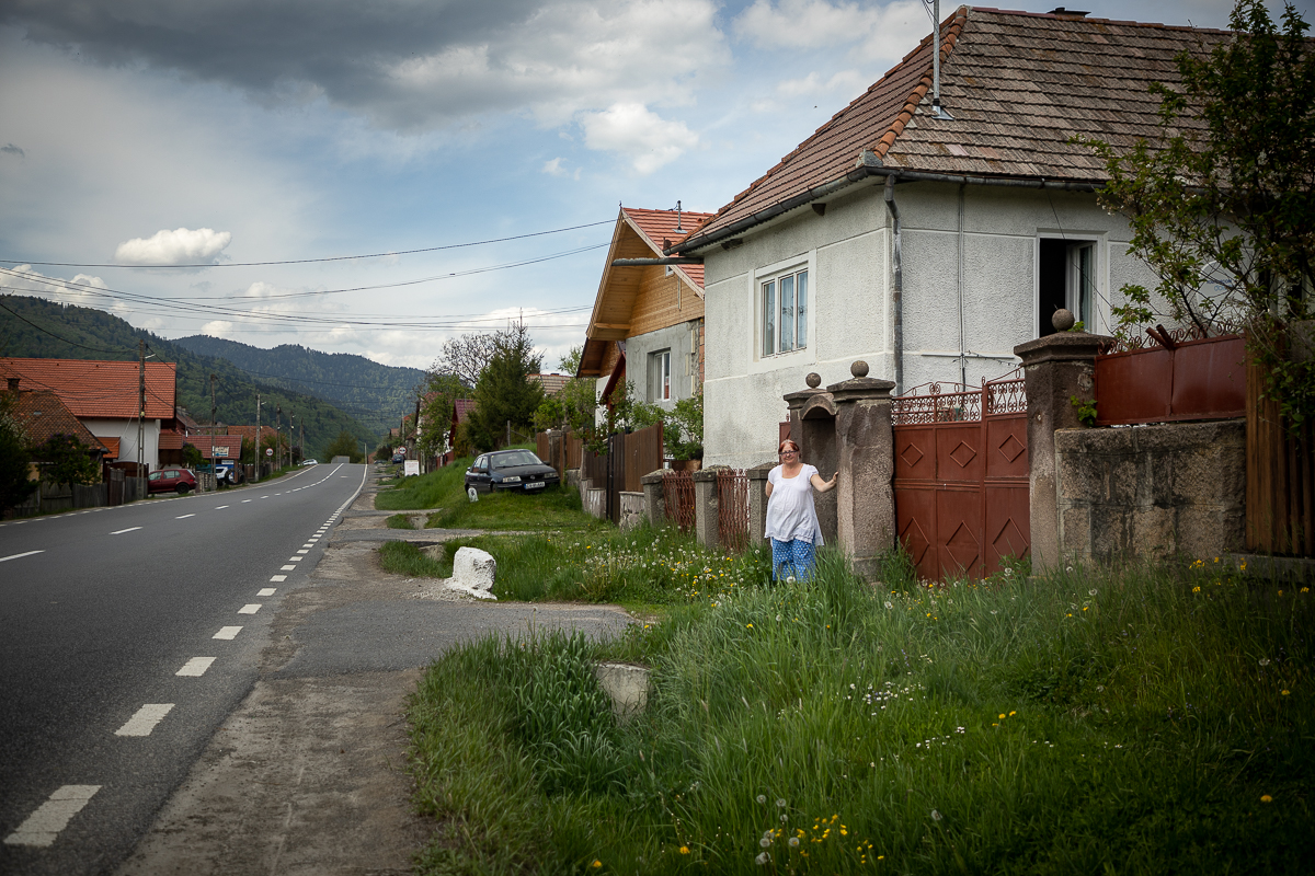 Lovită de o boală rară, o violonistă de 36 de ani din Covasna a uitat aproape totul, mai puțin muzica. “A uitat să plângă. Când o doare ceva, i se umplu ochii de lacrimi, dar râde”