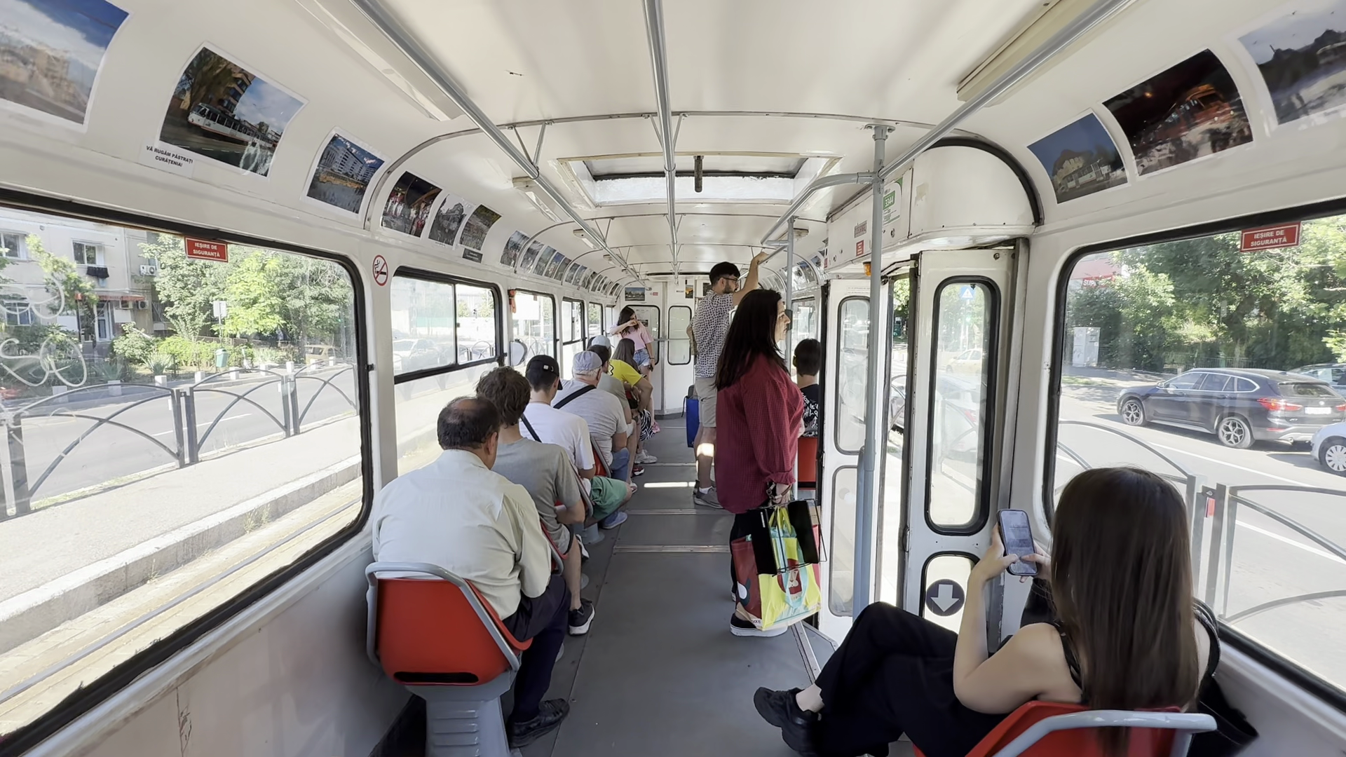 Am mers cu tramvaiul Tatra în drumul spre depou. După 53 de ani, garniturile își iau rămas-bun de la București
