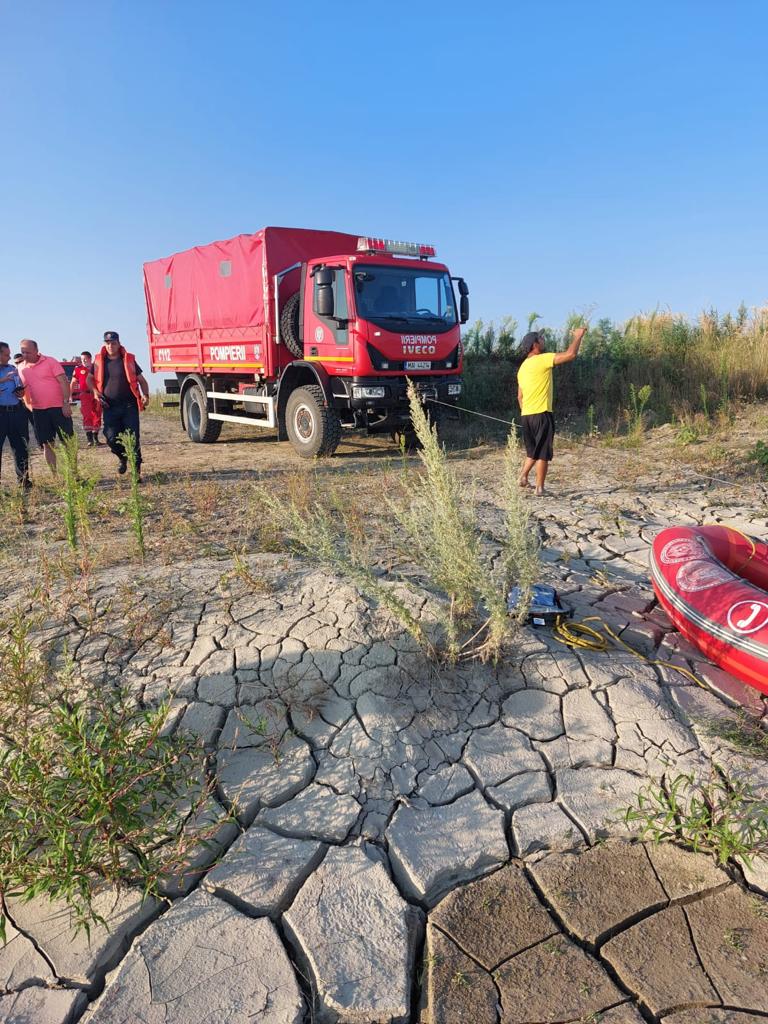 Filmul tragediei din Bacău, unde cinci băieți au murit înecați în râul Siret. Victimele au încercat să-și salveze prietenii