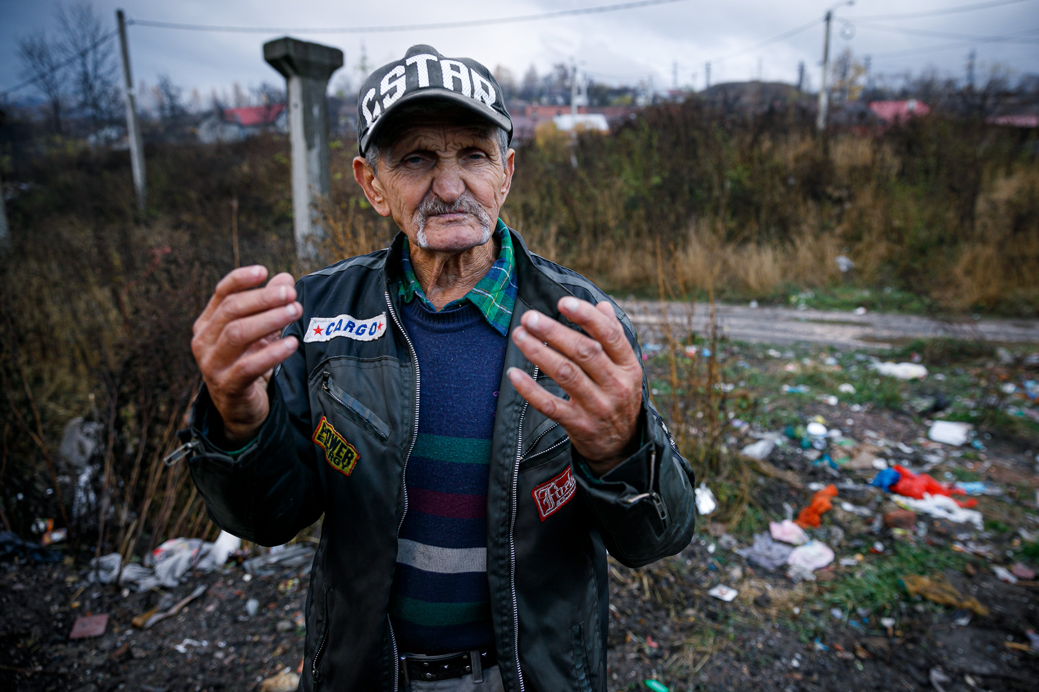 Colonia Bosnia, Petroșani. În cea mai săracă zonă din Valea Jiului, oamenii cer un singur lucru de la conducători: „Să ne dea și nouă pubele!”﻿