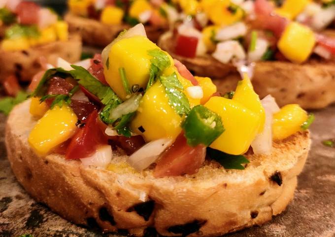 mango-bruschetta-