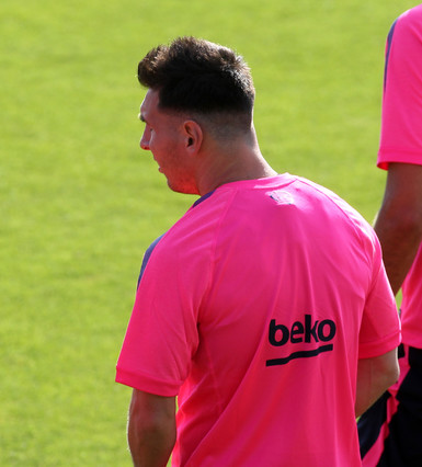 GALERIE FOTO / Messi s-a afişat cu un nou look la primul antrenament 
