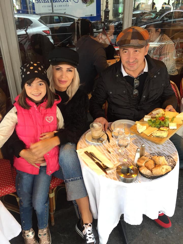 Daniela Gyorfi, în cele mai frumoase ipostaze de vacanță. Cum se distrează cu George Tal și fiica lor la Paris | FOTO