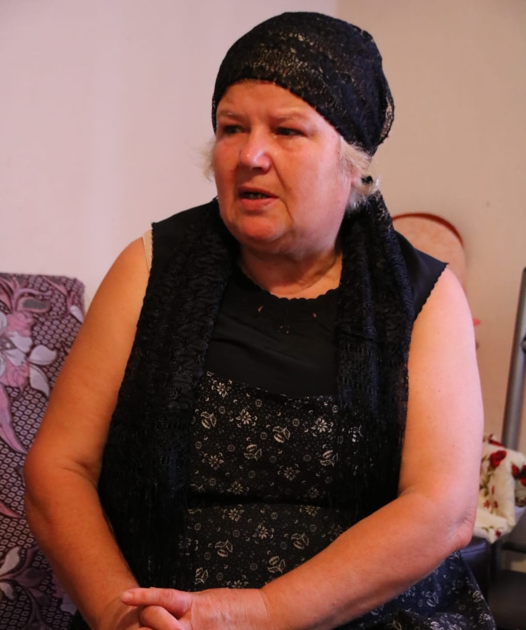 EXCLUSIV/ Bunica Tania trebuie să crească doi nepoței cu o pensie de 900 de lei. Fiica ei a murit, ginerele s-a sinucis și copiii lor i-au rămas în grijă