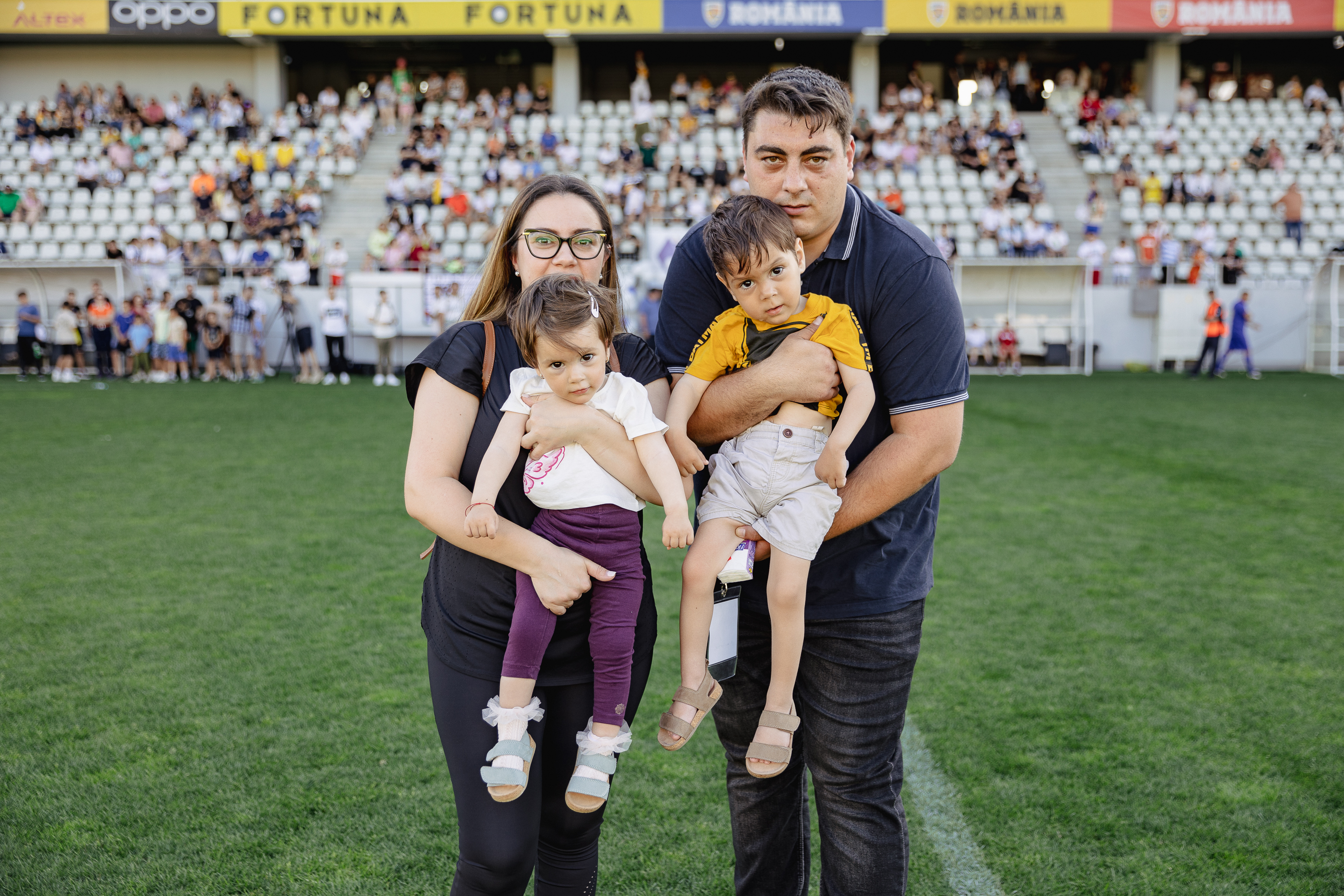 Fotbaliști și influenceri au jucat pentru Mario și Medeea, frații bolnavi de paraplegie spastică. La evenimentul caritabil, parte a campaniei Fundației Ringier, s-au strâns aproape 21.000 de euro