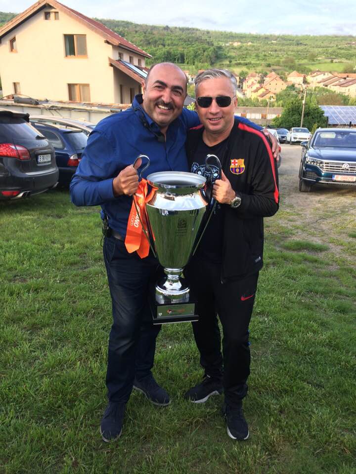 VIDEO | Cine este lăutarul care a animat petrecerea campionilor de la CFR Cluj. Iulian de la Ciocănești le-a cântat unor sportivi celebri: Simona Halep, Ilie Năstase sau Lucian Bute