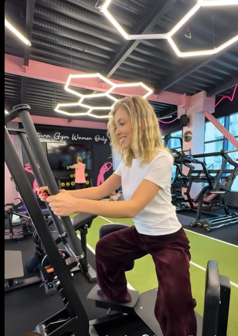 Alături de cine a fost surprinsă Andreea Ibacka în sala de sport. Vedeta, hotărâtă să se tonifieze. „E cheia mea către disciplină”
