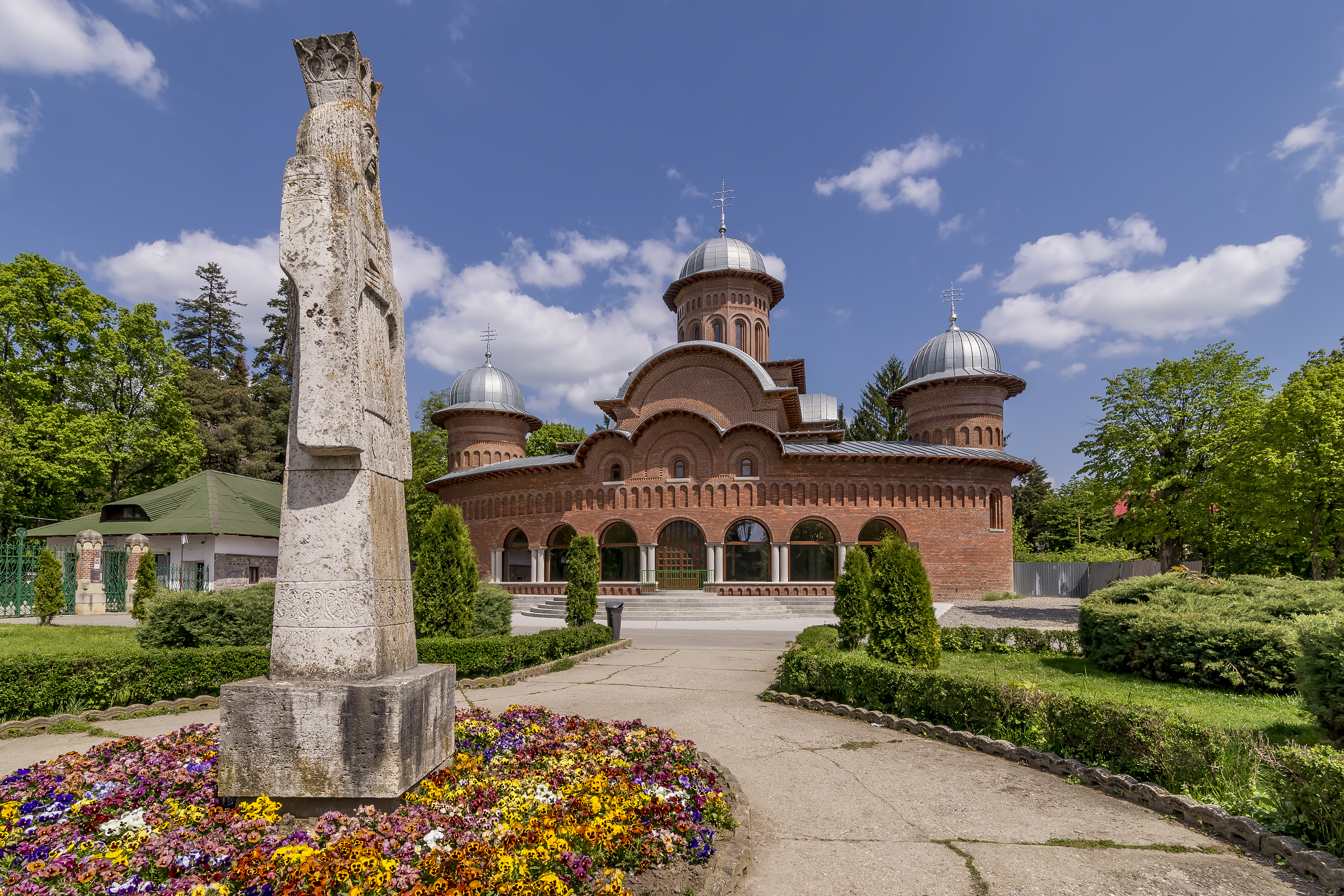 Mănăstirea Curtea de Argeș - istoric, legendă și lucruri mai puțin știute