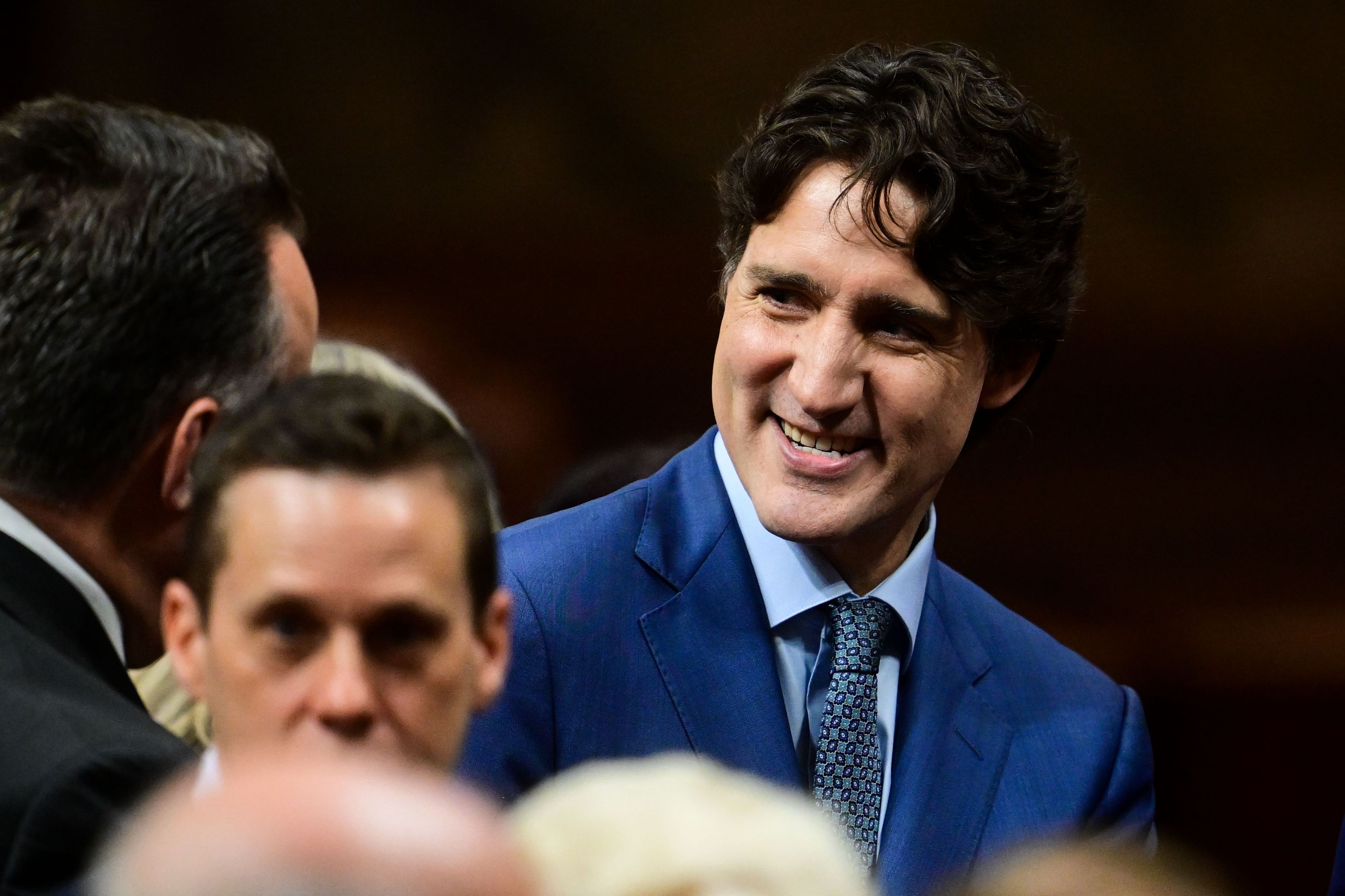 Justin Trudeau, în tandrețuri cu o artistă celebră. Au fost surprinși pe iaht în timp ce se sărutau