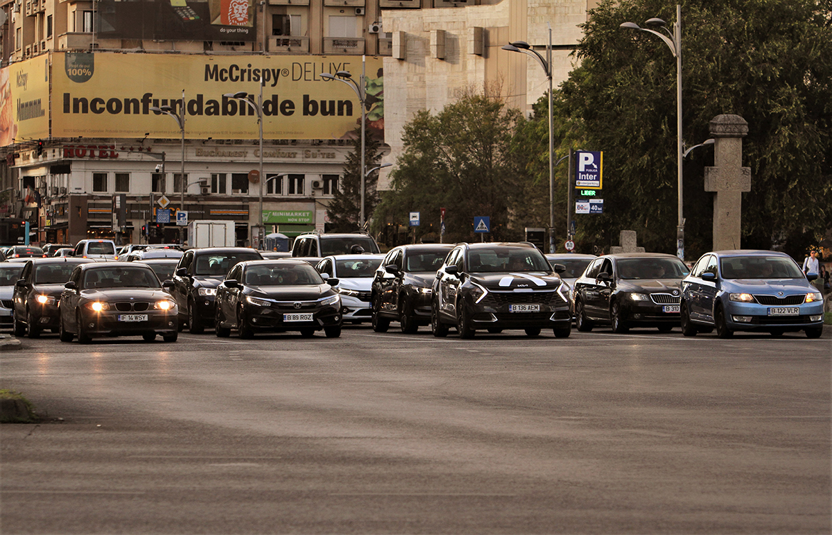 REPORTAJ. Viața în Bucureștiul mașinilor, unde există un autoturism aproape la fiecare pieton