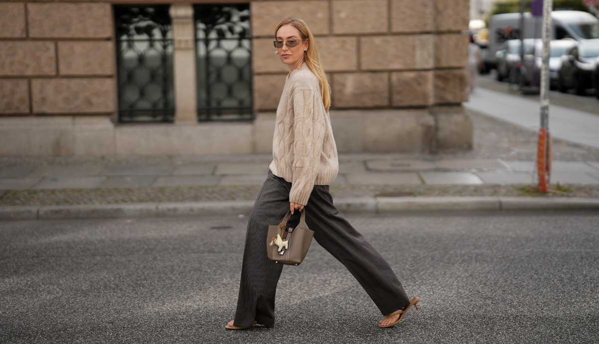 A kötött pulóverek és kardigánok a 2025-ös őszi-téli trendek legragyogóbb csillagai