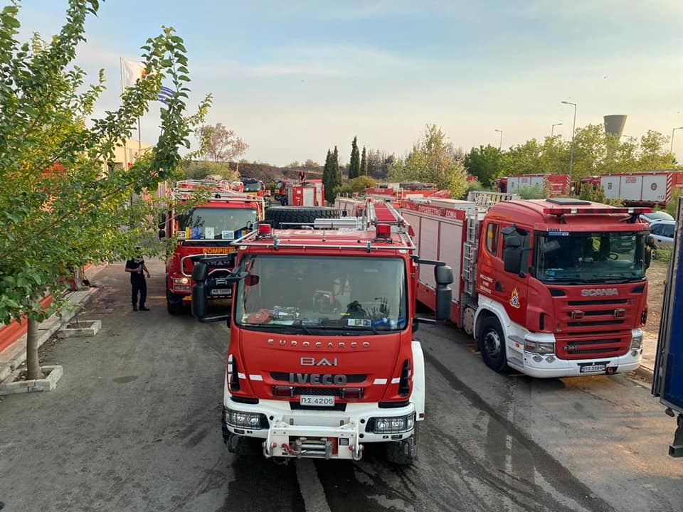 Pompierii români trimiși în Grecia intervin pe insula Evia, care arde ca o torță uriașă de câteva zile