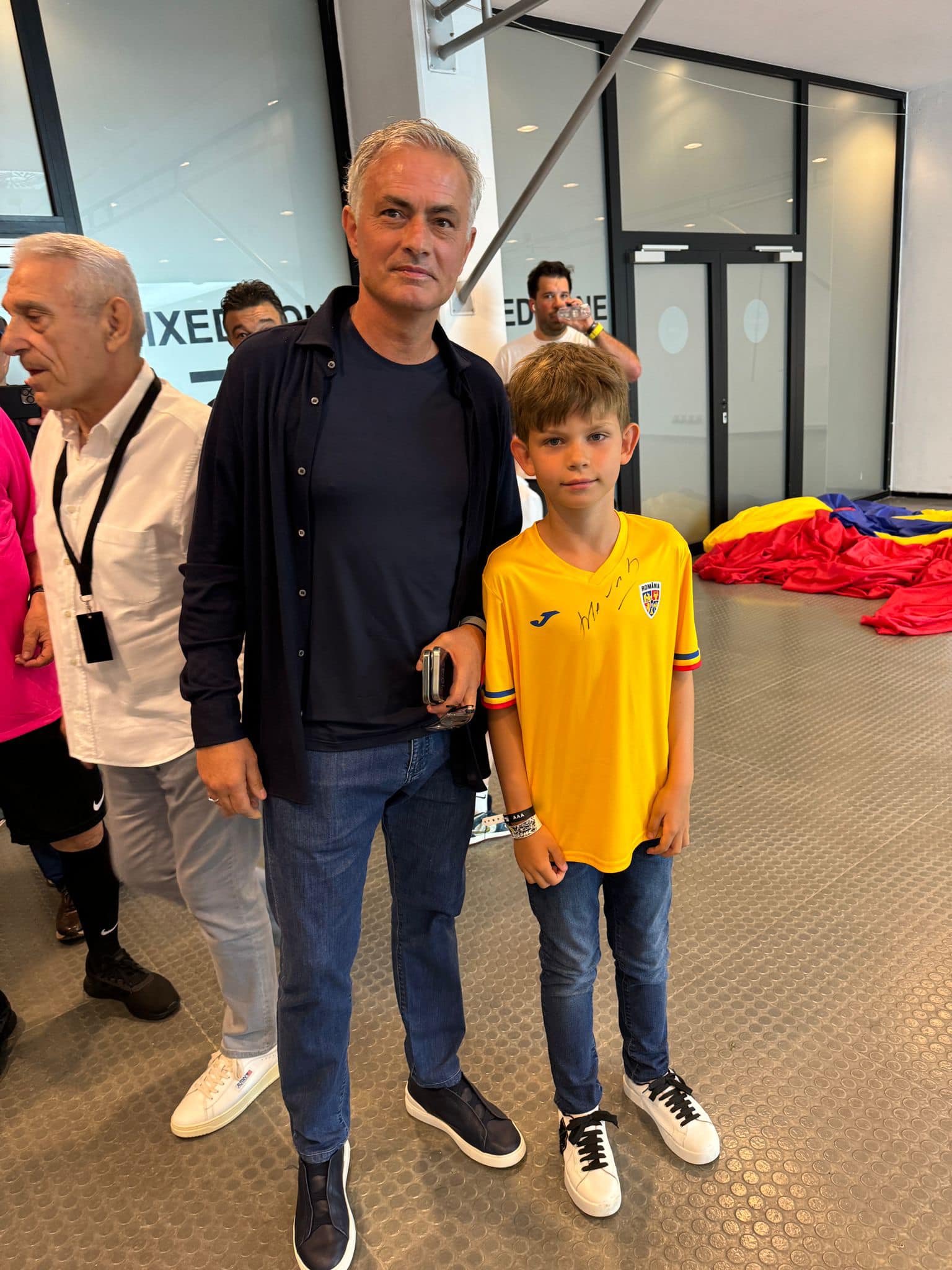Imagini rare cu băiețelul Valentinei Pelinel și al lui Cristi Borcea. Milan s-a pozat alături de marii fotbaliști ai României