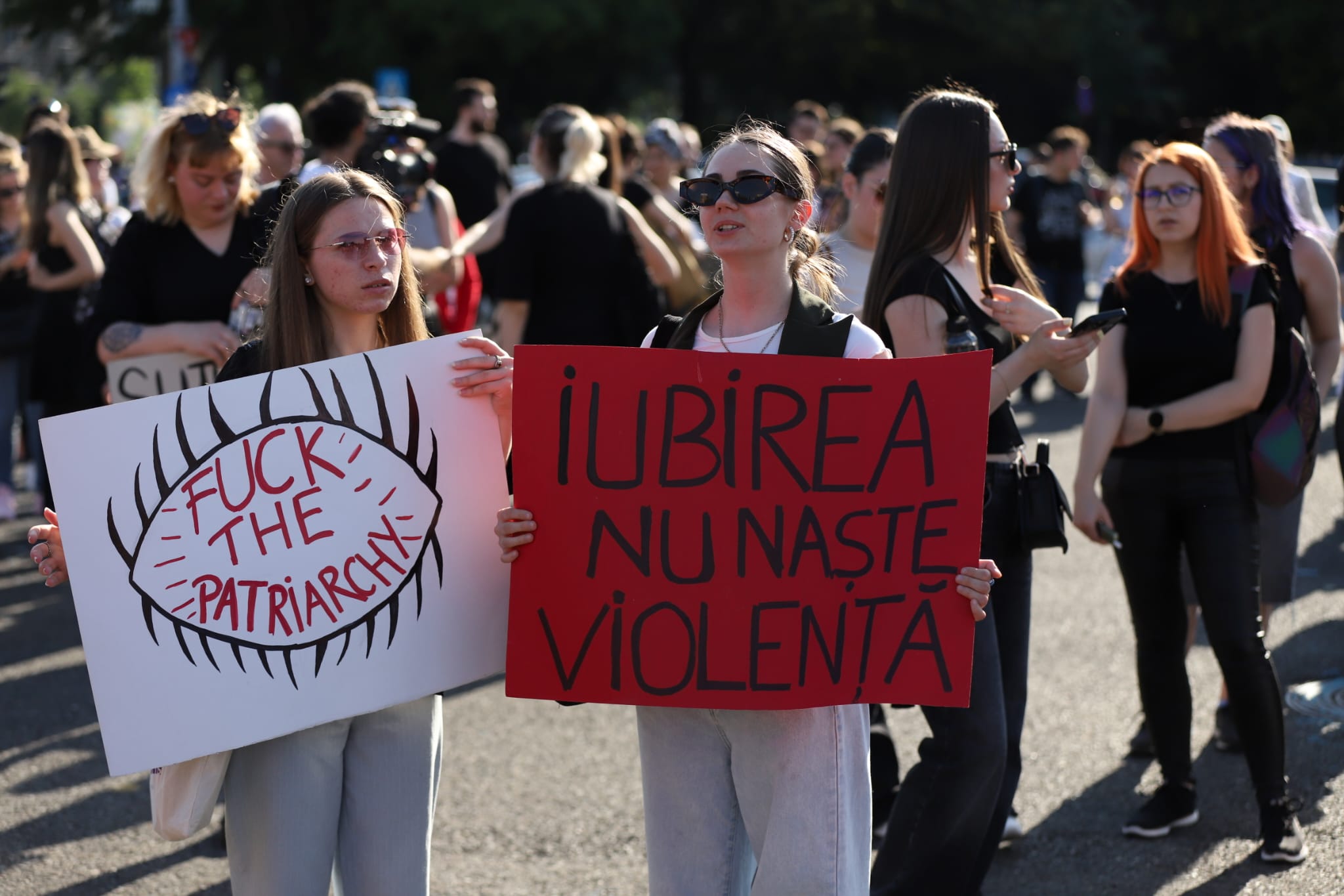 Miting de solidaritate cu femeile victime ale abuzului, în faţa Guvernului, după uciderea Teodorei Marcu. Peste 3.000 de persoane la protest