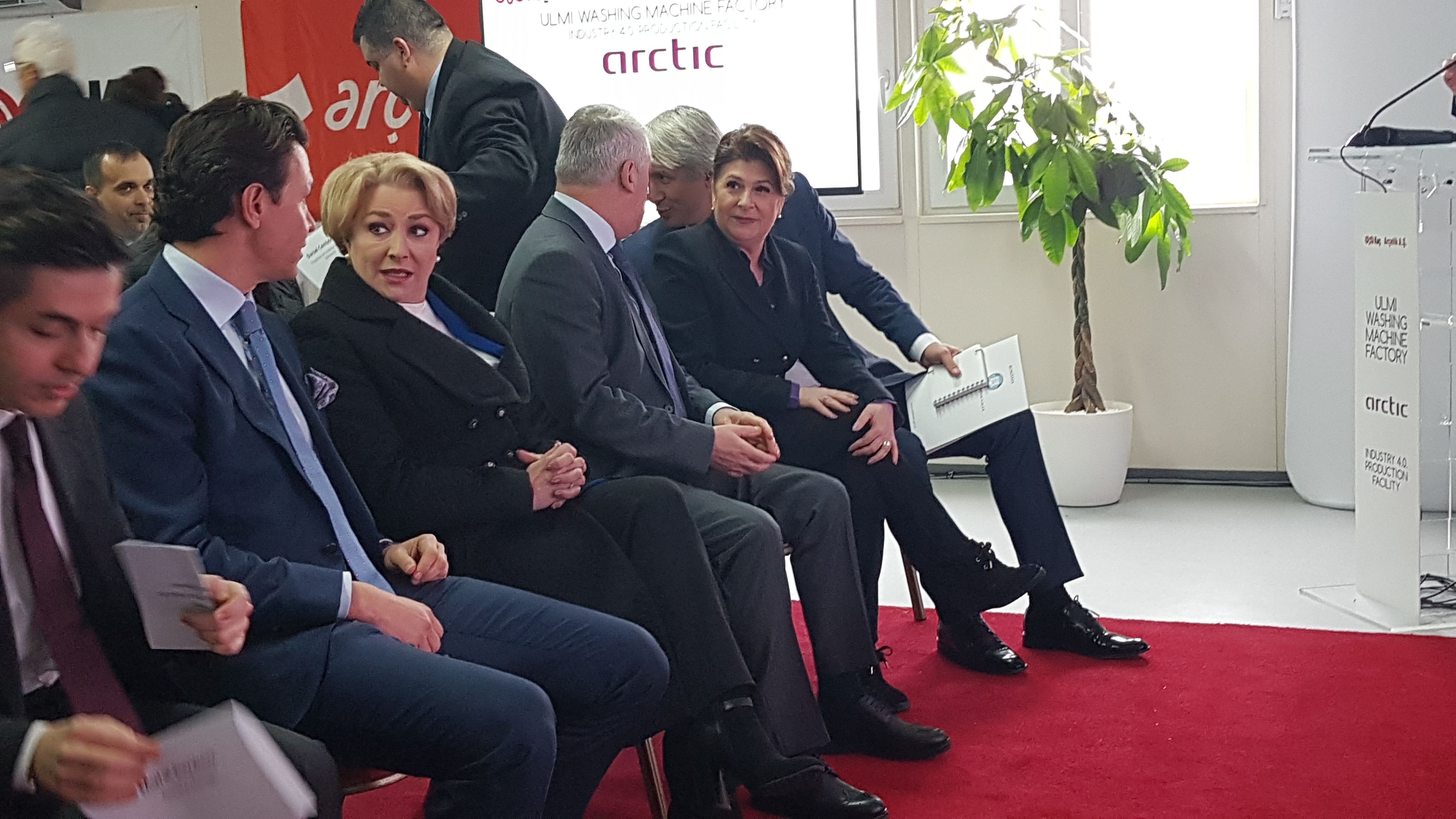 UPDATE. Premierul Viorica Dăncilă, vizită oficială în Dâmbovița; Autoritățile locale s-au plâns de starea infrastructurii și au cerut mall și stadion în Tâtrgoviște (FOTO)