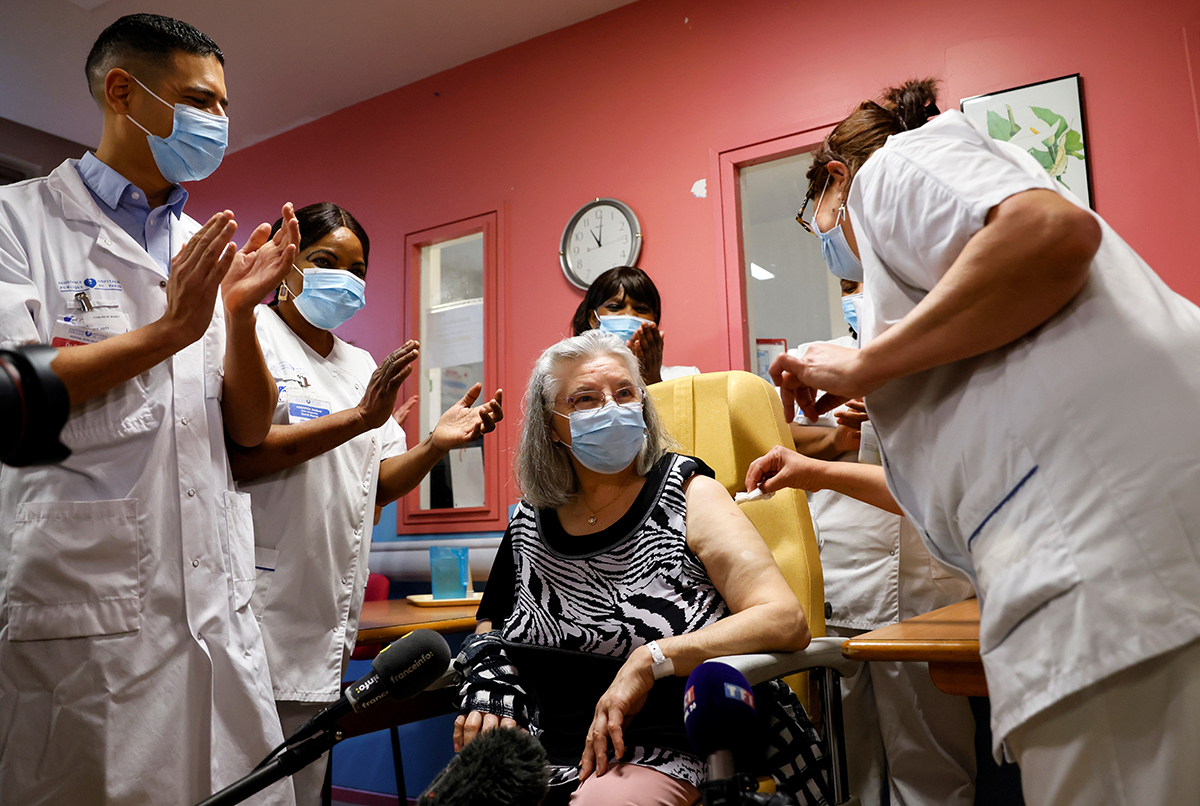 Demnitatea veteranilor români, care-și așteaptă rândul la vaccinare, după ce alte țări au început cu ei: „Nu mă grăbesc”