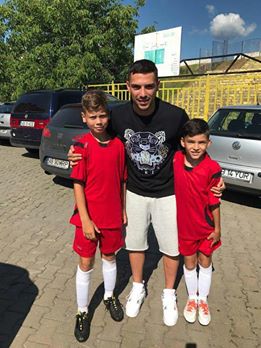Nicolae Stanciu și-a petrecut vacanța de vară cu familia, iubita și cu viitorii socri | GALERIE FOTO