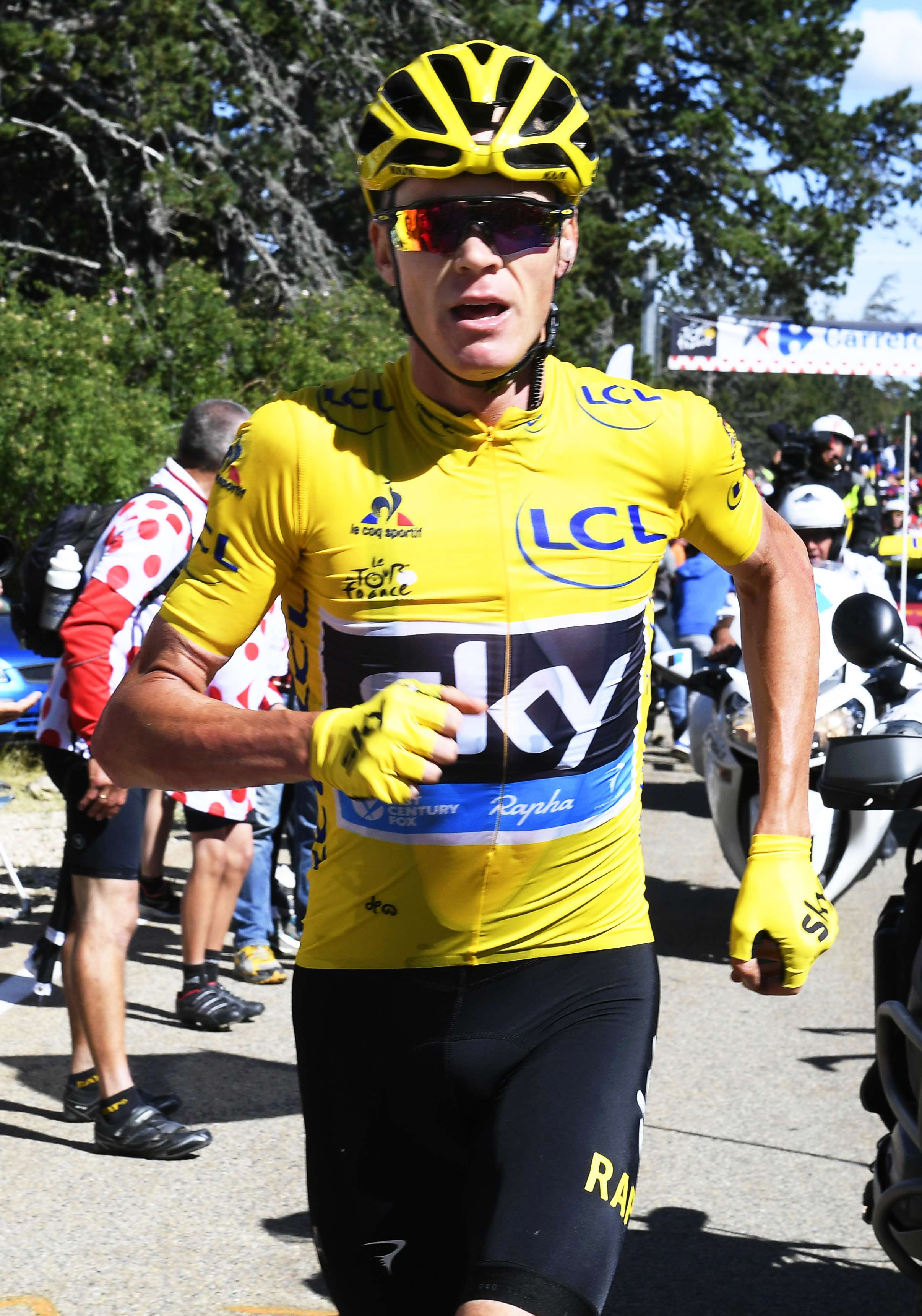 Turul Franței. De Gendt a câștigat la Mont Ventoux. Incident halucinant: Froome a căzut, blocat de fani și de motocicleta organizatorilor, a pierdut și a recuperat tricoul galben! VIDEO
