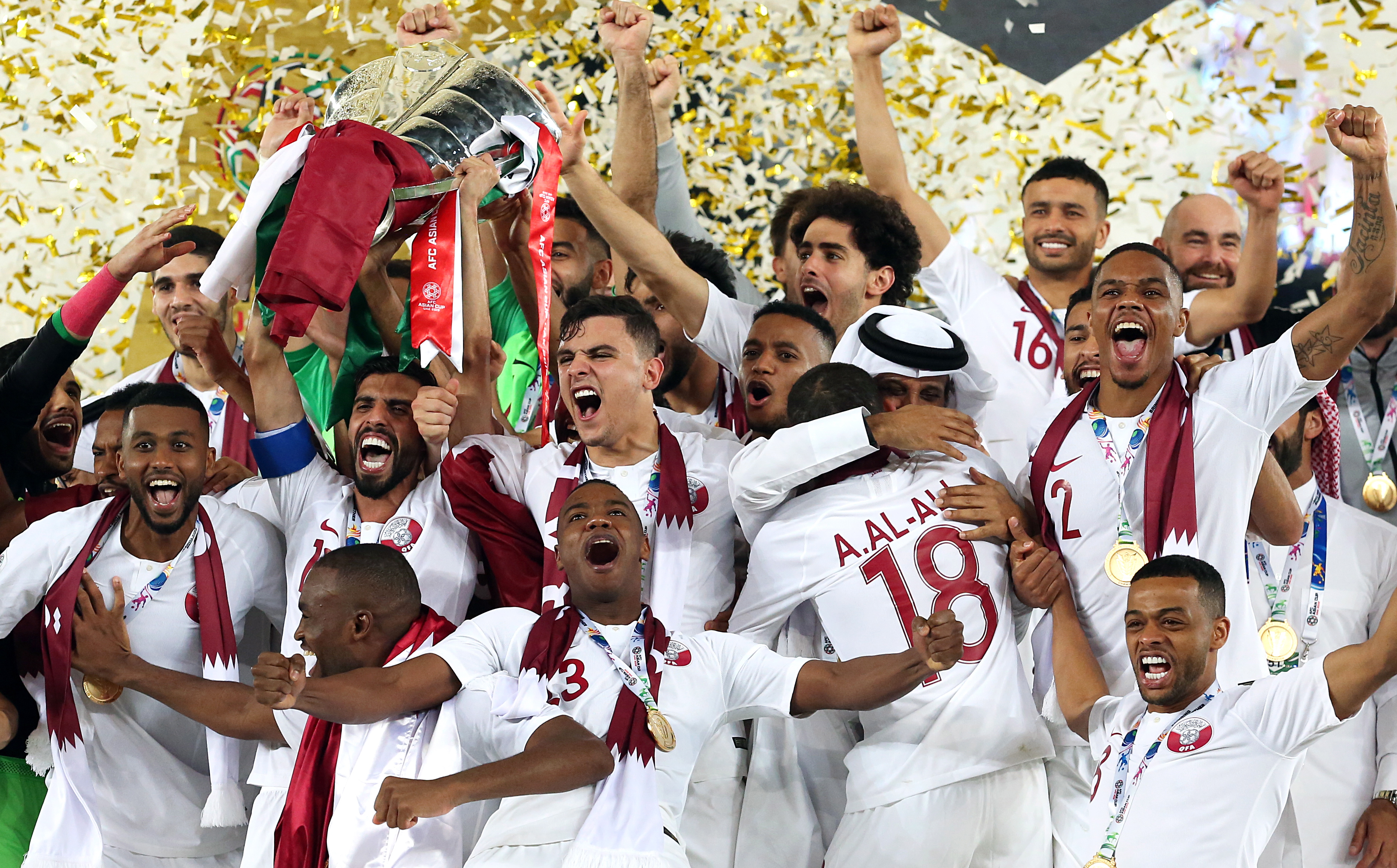 Suporterii naționalei de fotbal din Qatar au sărbătorit pe străzi câștigarea Cupei Asiei | GALERIE FOTO&VIDEO