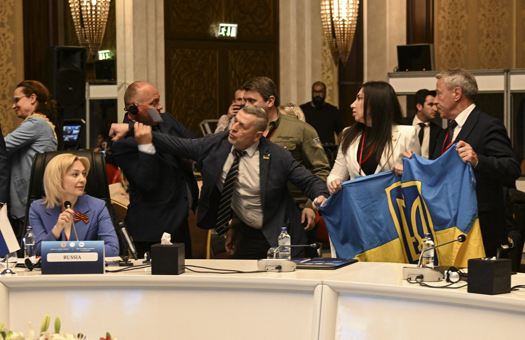 Altercație și îmbrânceli între delegațiile Rusiei și Ucrainei, la un forum din Ankara. VIDEO