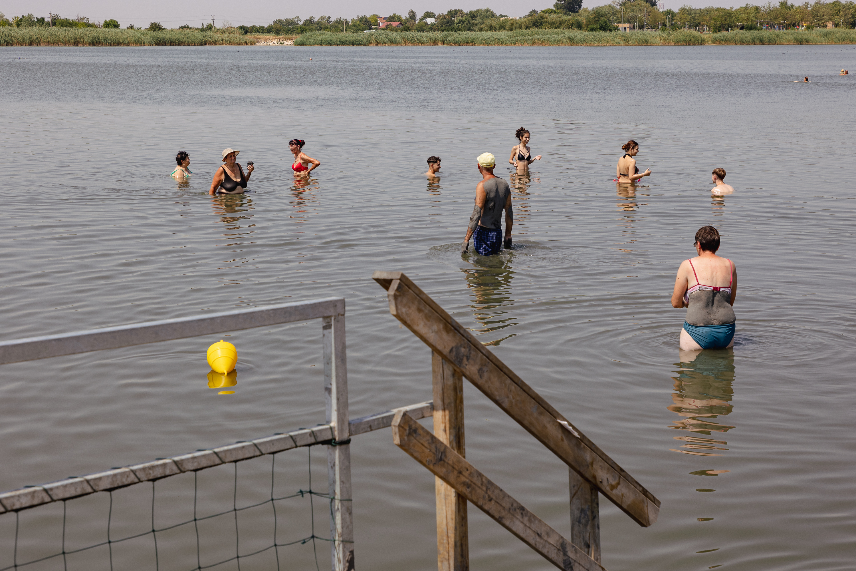 FOTOREPORTAJ. Marea Moartă din inima Ialomiței. Se întorc turiștii la Amara, pe plajele reabilitate cu fonduri europene