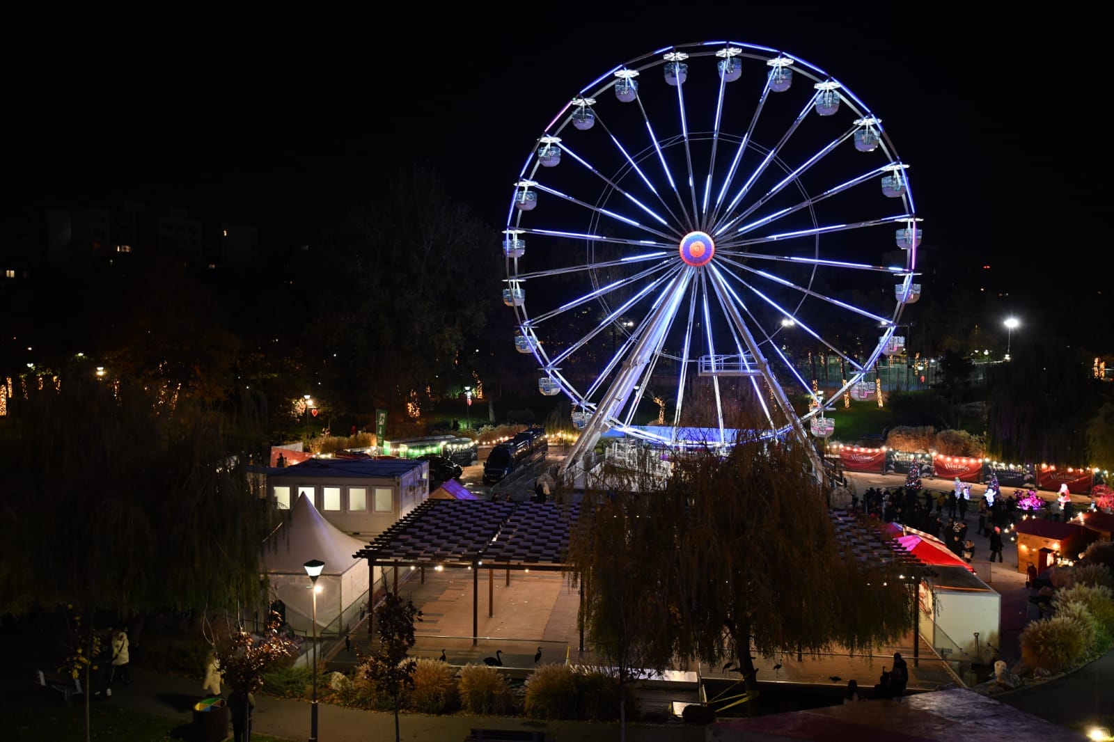 FOTO. A treia ediție a „West Side Christmas Market” e în plină desfășurare. Care sunt principalele atracții ale târgului din Parcul Drumul Taberei