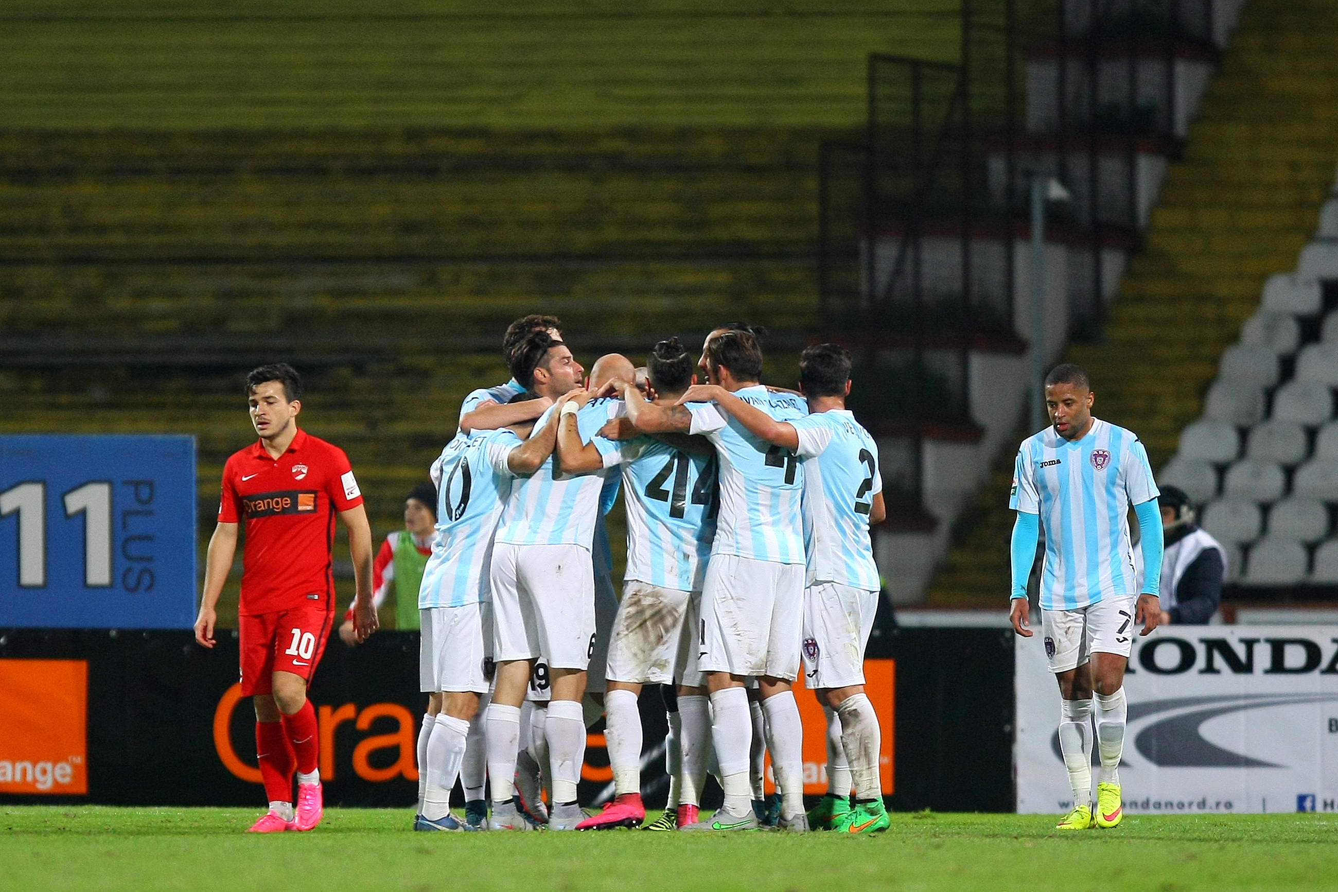 LIGA I LA FOTBAL, etapa a 14-a / Scandal după meciul Dinamo - ASA Tîrgu Mureș 2-1. ^Ardelenii protestează oficial printr-un comunicat în care reclamă un ”fault evident și lipsă de fair-play”! GALERIE FOTO