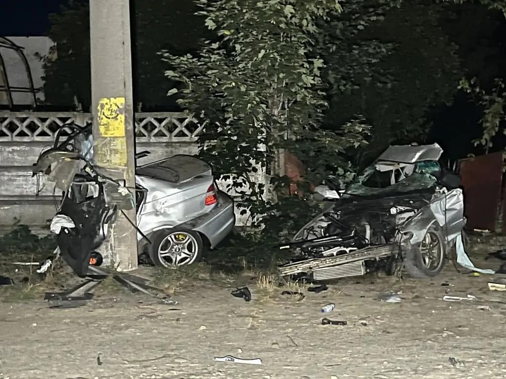 Cine erau cei doi polițiști care au murit în accidentul de la Târgu Lăpuș: „Le-au fost dragi mașinile. Băieți foarte faini”. Mașina lor s-a rupt în două