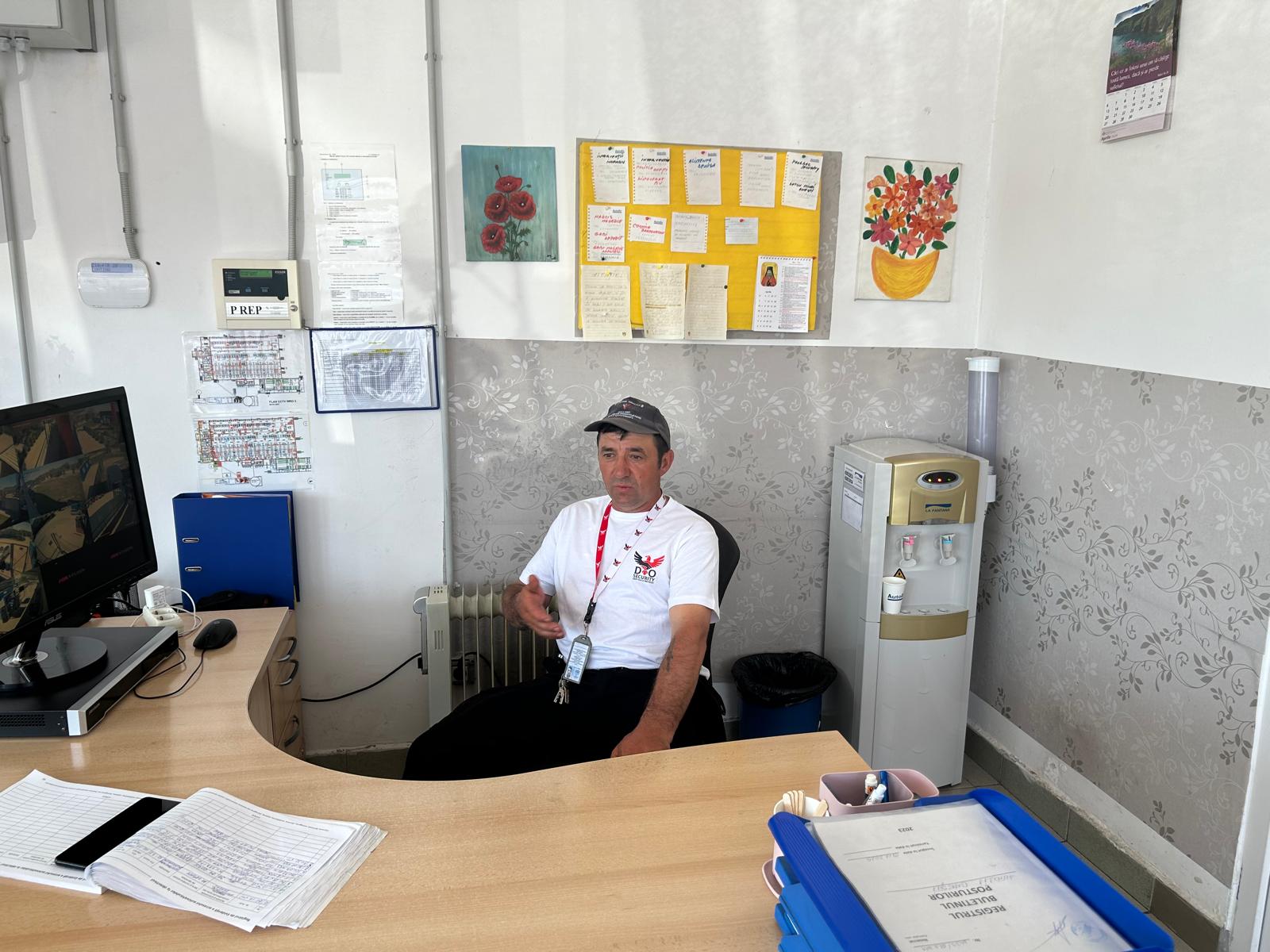 Florin, tatăl vicecampioanei olimpice la haltere Mihaela Cambei, este paznic la o firmă din Onești, apoi lucrează pe tractor: „Să muncești nu e o rușine”