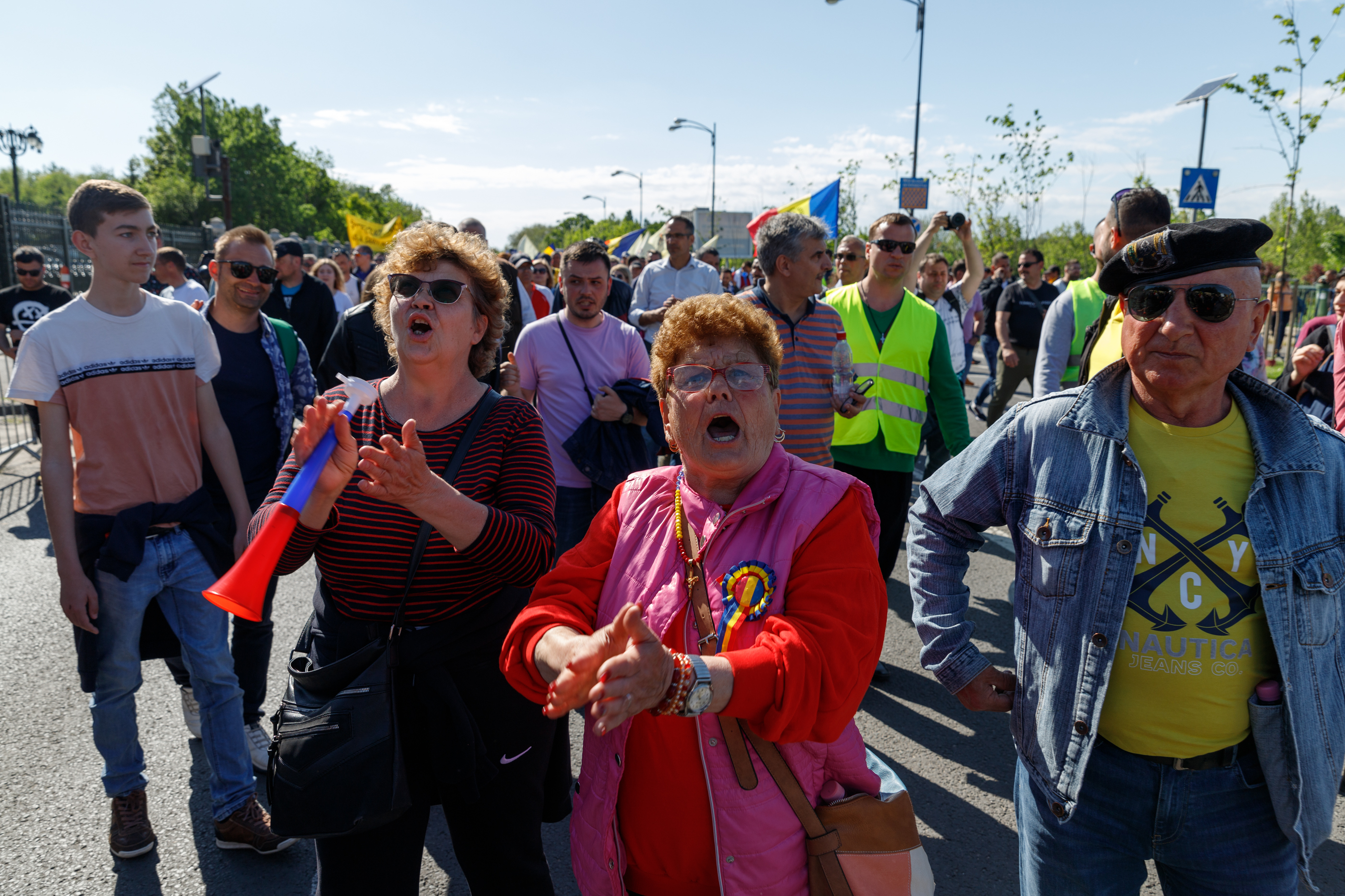 REPORTAJ. Am mers patru ore alături de protestatarii AUR. Ce i-a motivat să vină de la sute de km distanță la chemarea singurului lider de partid din România care e pomenit de susținători pe numele mic: „George”