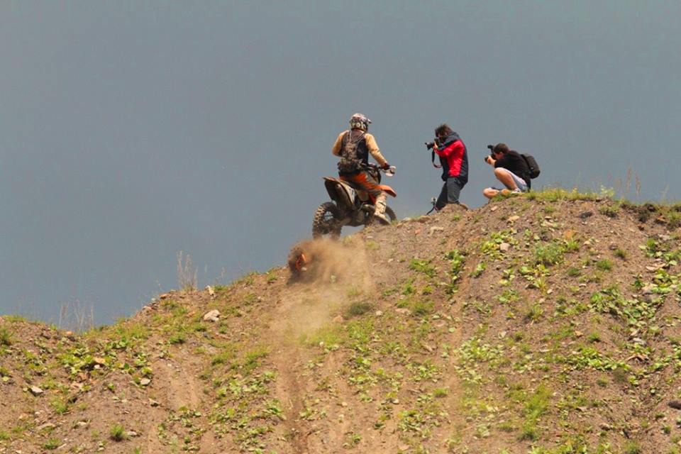 FOTO/ Atenție, trec motocicliștii... extremi!