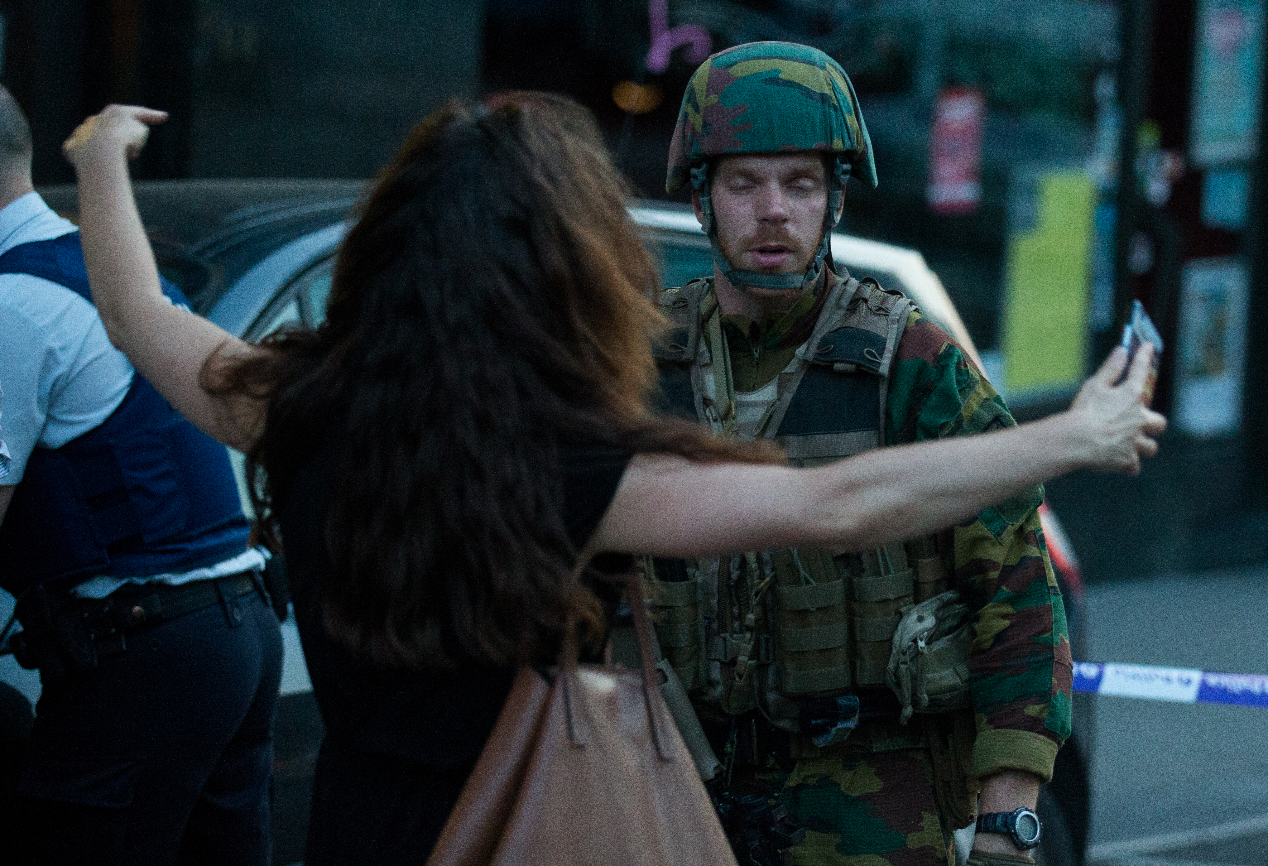 Tentativă de atentat la Gara Centrală din Bruxelles | Un bărbat a fost împușcat, după ce a detonat o centură explozivă
