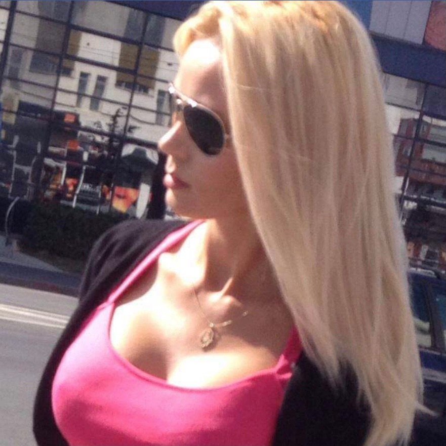 Cum arată soția lui Silviu Prigoană la 43 de ani. Mihaela, care e terapeut, s-a afișat într-o rochie sexy
