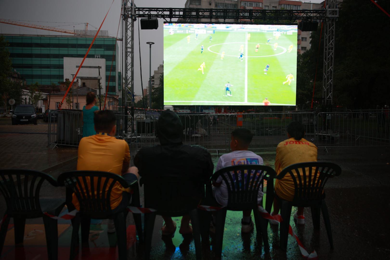 Fanii au urmărit România – Olanda pe ecrane gigant, la București, pe ploaie. Unde s-a văzut în Capitală meciul din „optimile” Euro 2024