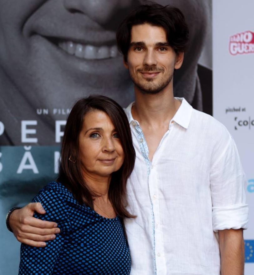 De ce mama lui Anghel Damian face naveta din Paris în România. Theo Rose a dat-o de gol: „Vine o dată la două săptămâni, mi se pare frumos”