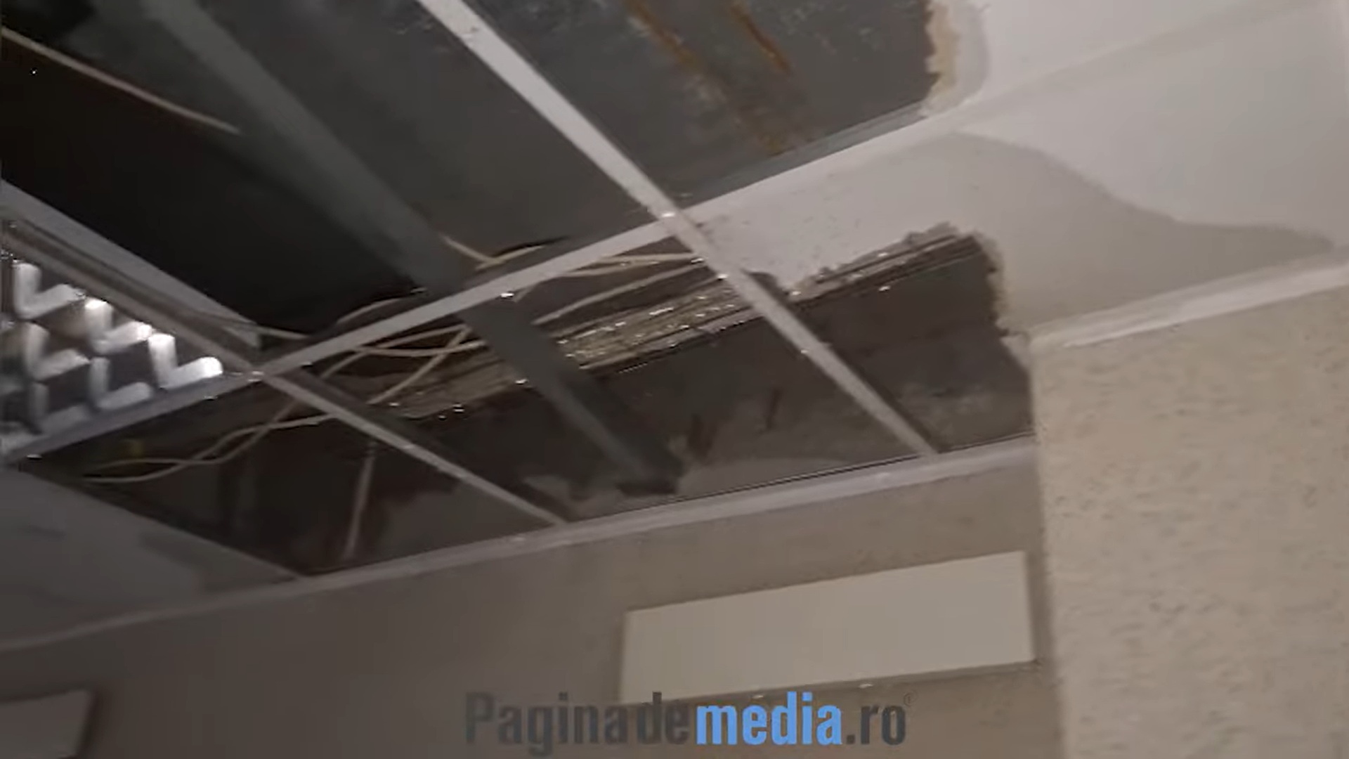 Sediul TVR a fost inundat. Ploile din București au lăsat urme: Bucăți de tavan au căzut în redacția știrilor