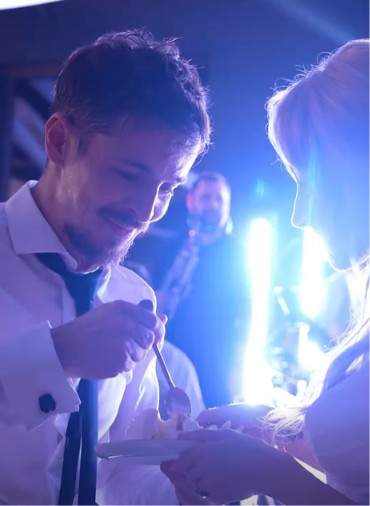 Andrei Leonte, primul câștigător „X Factor”, s-a căsătorit cu Laura. Primele imagini de la nunta lor. Rochia de mireasă a fost spectaculoasă